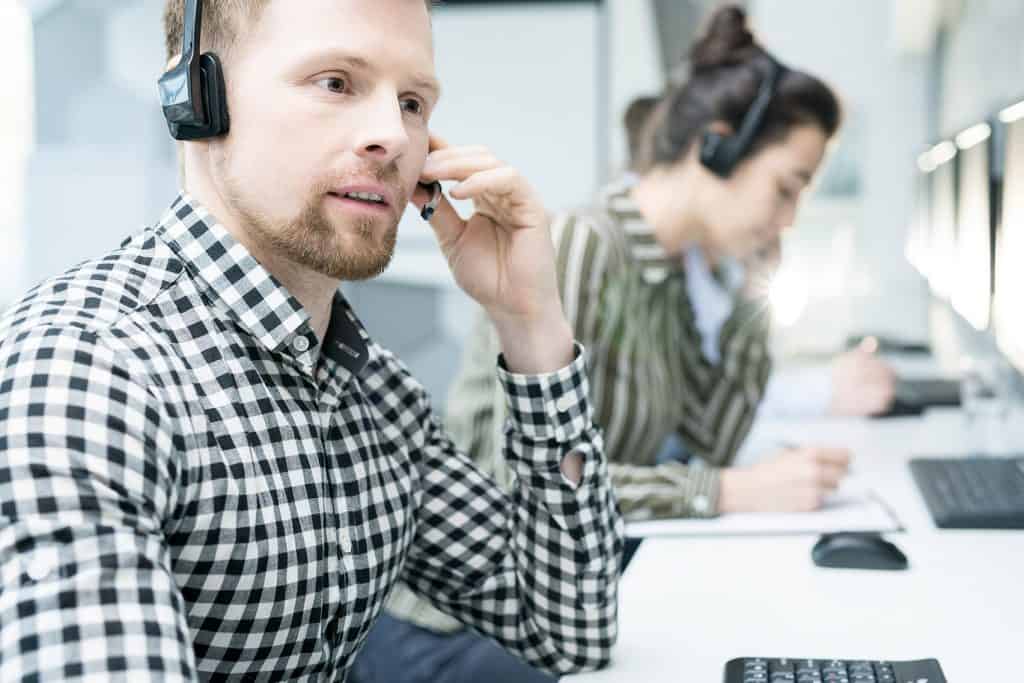 IT support engineer assisting a business user